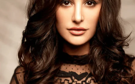 Nargis Fakhri Net Worth, Relationships, Age/Birthdate & Birthday Facts