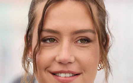 Adèle Exarchopoulos Net Worth, Relationships, Age/Birthdate & Birthday Facts