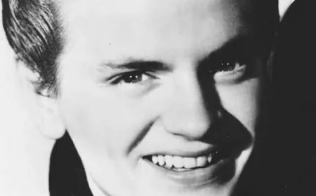 Phil Everly Net Worth, Relationships, Age/Birthdate & Birthday Facts