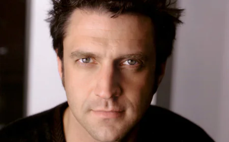 Raul Esparza Net Worth, Relationships, Age/Birthdate & Birthday Facts