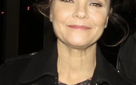 Kathryn Erbe Net Worth, Relationships, Age/Birthdate & Birthday Facts