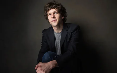 Jesse Eisenberg Net Worth, Relationships, Age/Birthdate & Birthday Facts