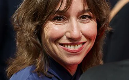 Lola Dueñas Net Worth, Relationships, Age/Birthdate & Birthday Facts