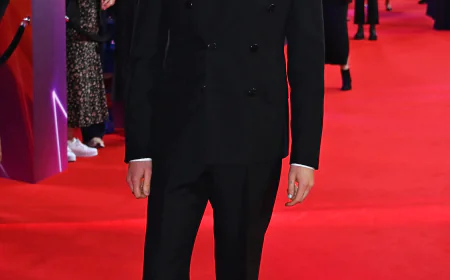 Harris Dickinson Net Worth, Relationships, Age/Birthdate & Birthday Facts