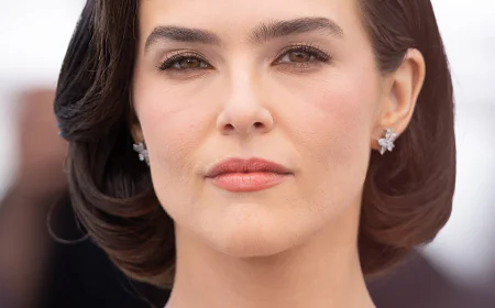 Zoey Deutch Net Worth, Relationships, Age/Birthdate & Birthday Facts