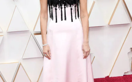 Laura Dern Net Worth, Relationships, Age/Birthdate & Birthday Facts