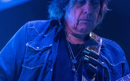 Dean DeLeo Net Worth, Relationships, Age/Birthdate & Birthday Facts