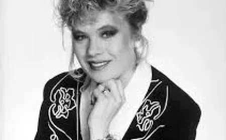 Letitia Dean Net Worth, Relationships, Age/Birthdate & Birthday Facts