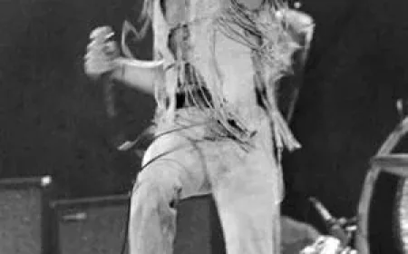 Roger Daltrey Net Worth, Relationships, Age/Birthdate & Birthday Facts