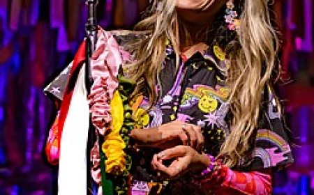 Lauren Daigle Net Worth, Relationships, Age/Birthdate & Birthday Facts