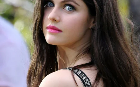 Alexandra Daddario Net Worth, Relationships, Age/Birthdate & Birthday Facts