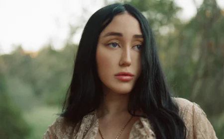 Noah Cyrus Net Worth, Relationships, Age/Birthdate & Birthday Facts