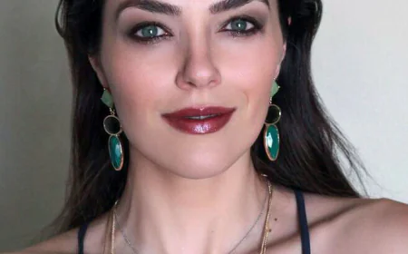 Adrianne Curry Net Worth, Relationships, Age/Birthdate & Birthday Facts