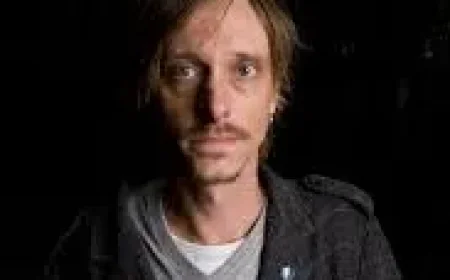 Mackenzie Crook Net Worth, Relationships, Age/Birthdate & Birthday Facts