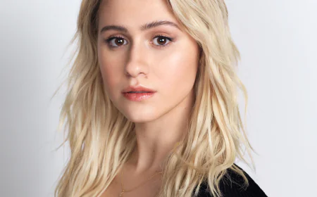 Maria Bakalova Net Worth, Relationships, Age/Birthdate & Birthday Facts