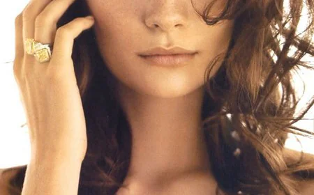 Mischa Barton Net Worth, Relationships, Age/Birthdate & Birthday Facts