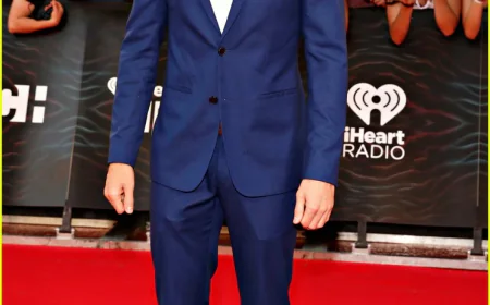 Robbie Amell Net Worth, Relationships, Age/Birthdate & Birthday Facts