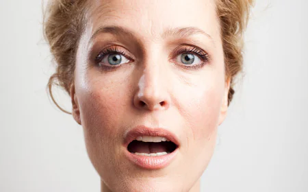 Gillian Anderson Net Worth, Relationships, Age/Birthdate & Birthday Facts