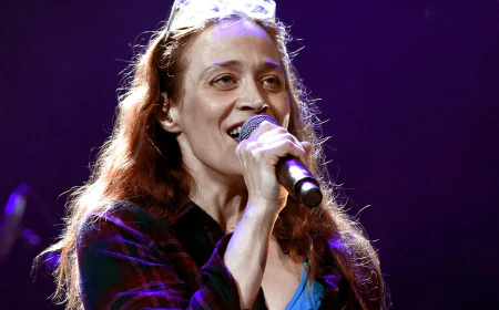 Fiona Apple Net Worth, Relationships, Age/Birthdate & Birthday Facts