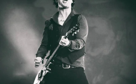 Billie Joe Armstrong Net Worth, Relationships, Age/Birthdate & Birthday Facts