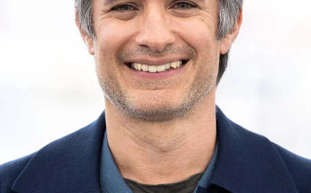 Gael García Bernal Net Worth, Relationships, Age/Birthdate & Birthday Facts