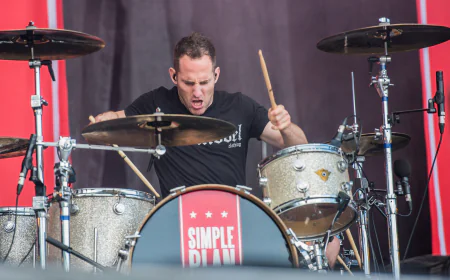 Chuck Comeau Net Worth, Relationships, Age/Birthdate & Birthday