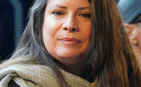 Holly Marie Combs Net Worth, Relationships, Age/Birthdate & Birthday