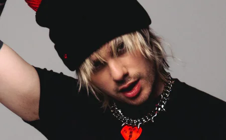 Michael Clifford Net Worth, Relationships, Age/Birthdate & Birthday