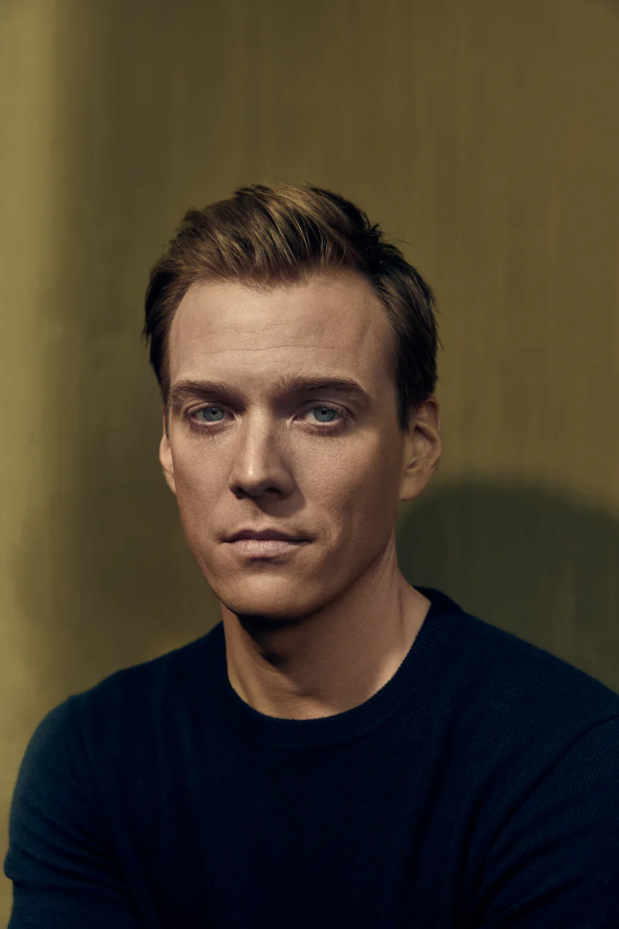 Jake Abel Net Worth, Relationships, Age/Birthdate & Birthday Facts