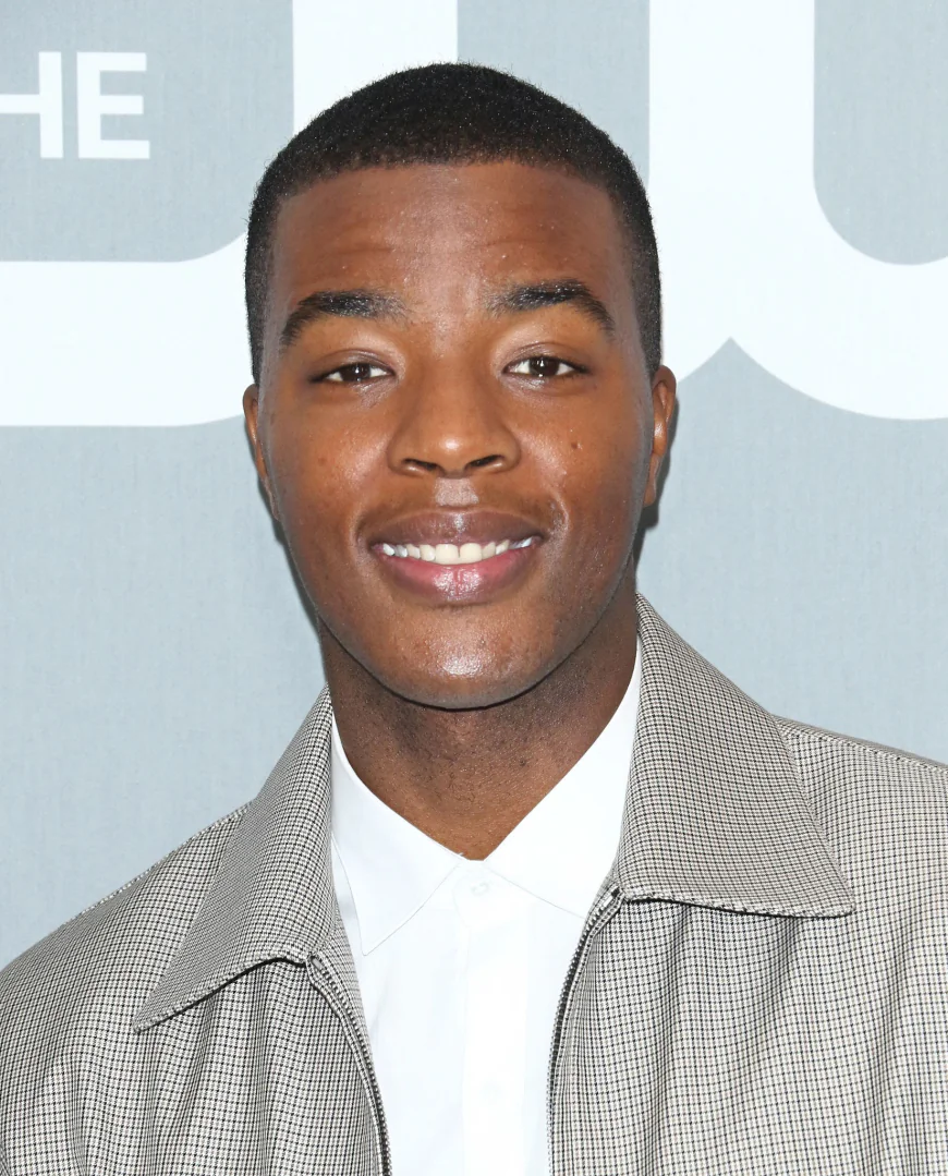 Daniel Ezra Net Worth, Relationships, Age/Birthdate & Birthday Facts