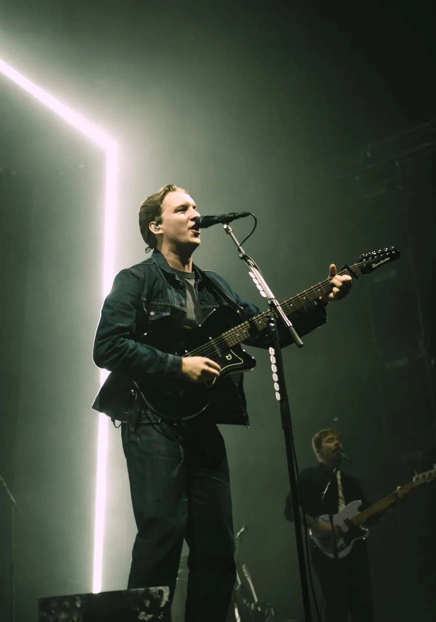 George Ezra Net Worth, Relationships, Age/Birthdate & Birthday Facts