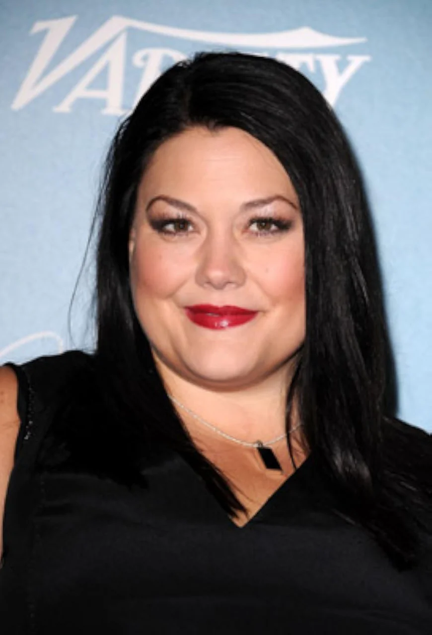 Brooke Elliott Net Worth, Relationships, Age/Birthdate & Birthday Facts