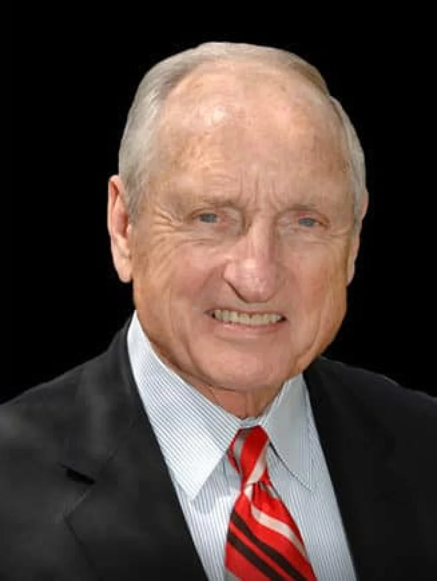 Vince Dooley Net Worth, Relationships, Age/Birthdate & Birthday Facts