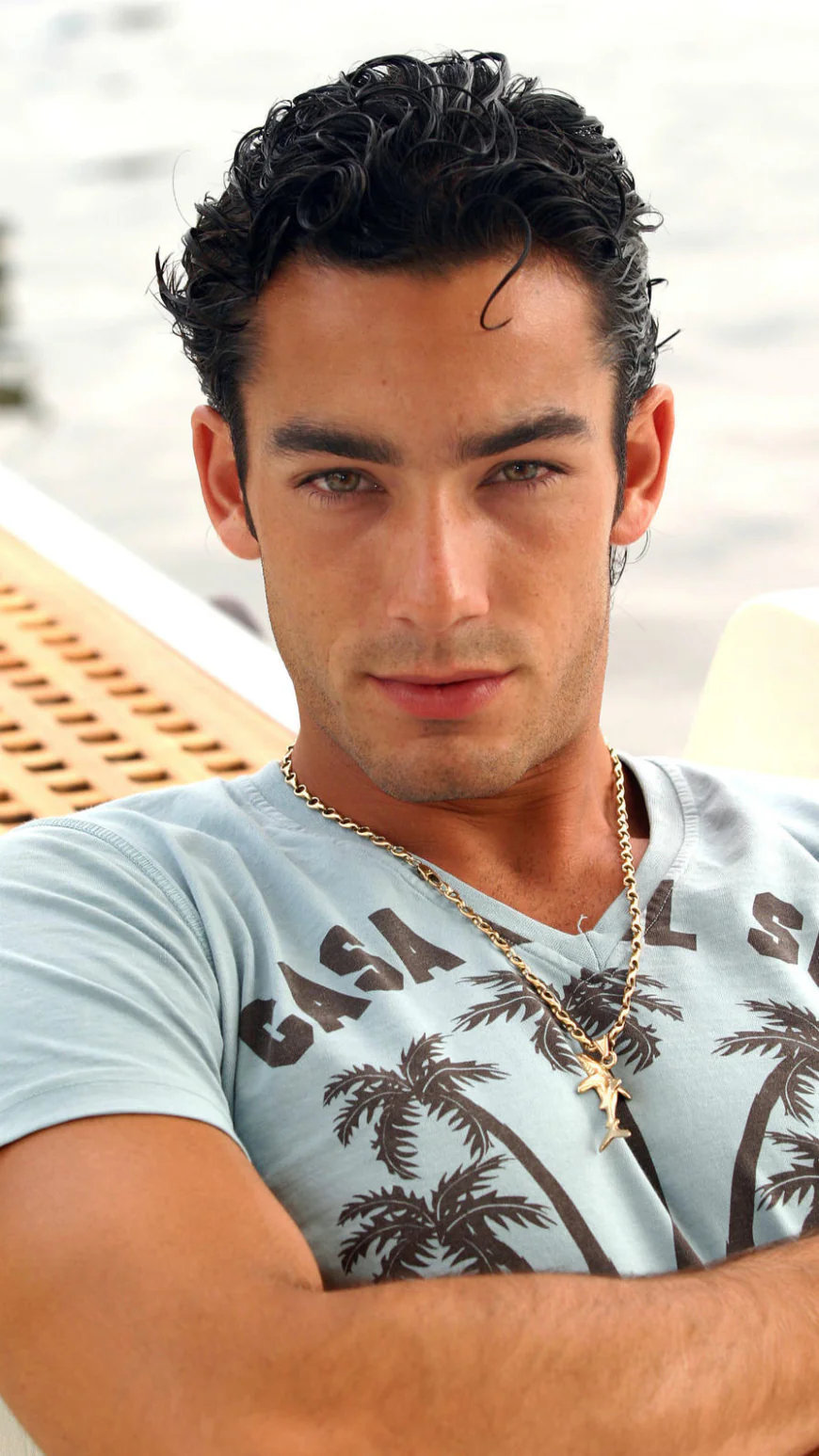 Aarón Díaz Net Worth, Relationships, Age/Birthdate & Birthday Facts