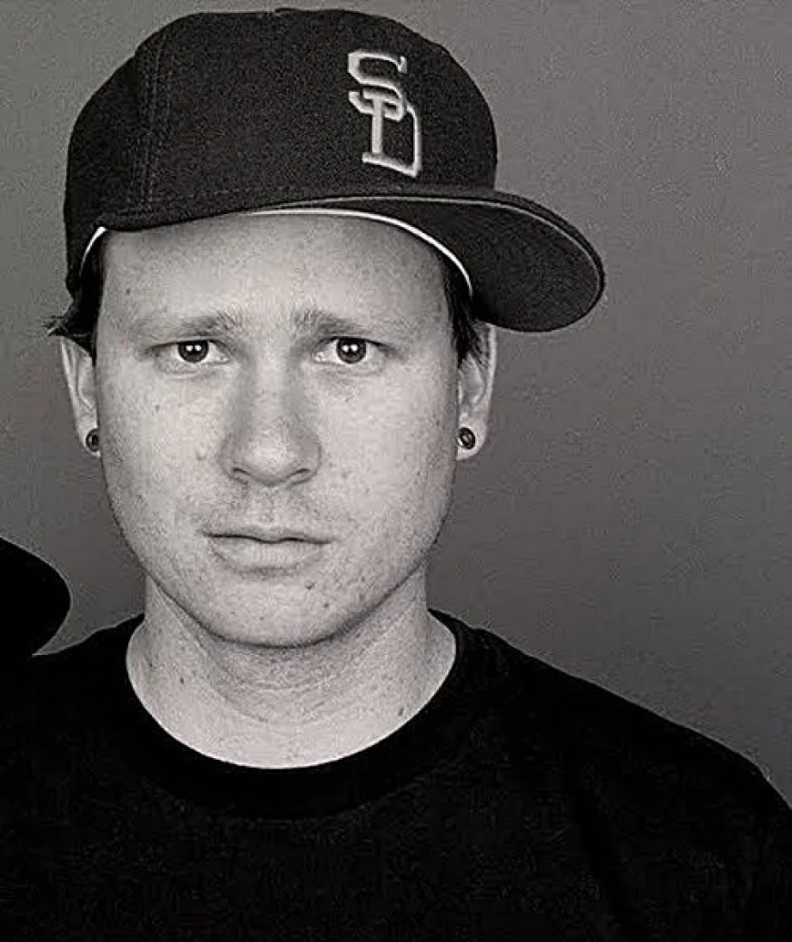 Tom DeLonge Net Worth, Relationships, Age/Birthdate & Birthday Facts