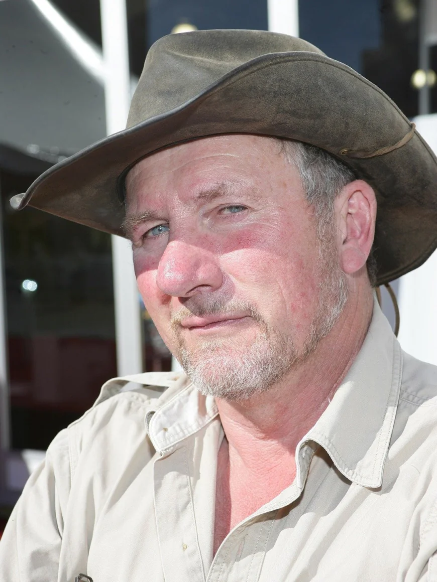 Alex Debogorski Net Worth, Relationships, Age/Birthdate & Birthday Facts