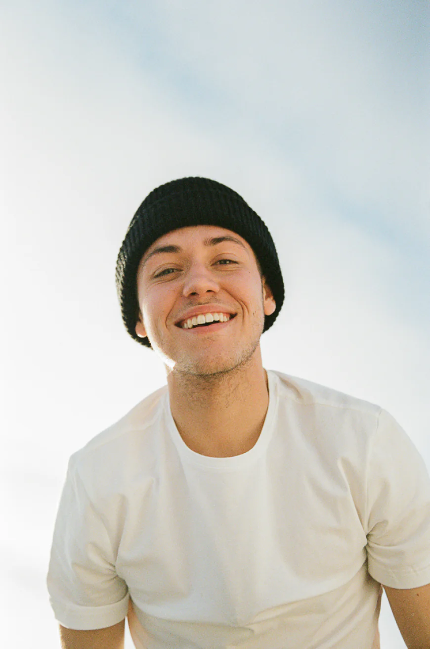 Ethan Cutkosky Net Worth, Relationships, Age/Birthdate & Birthday Facts