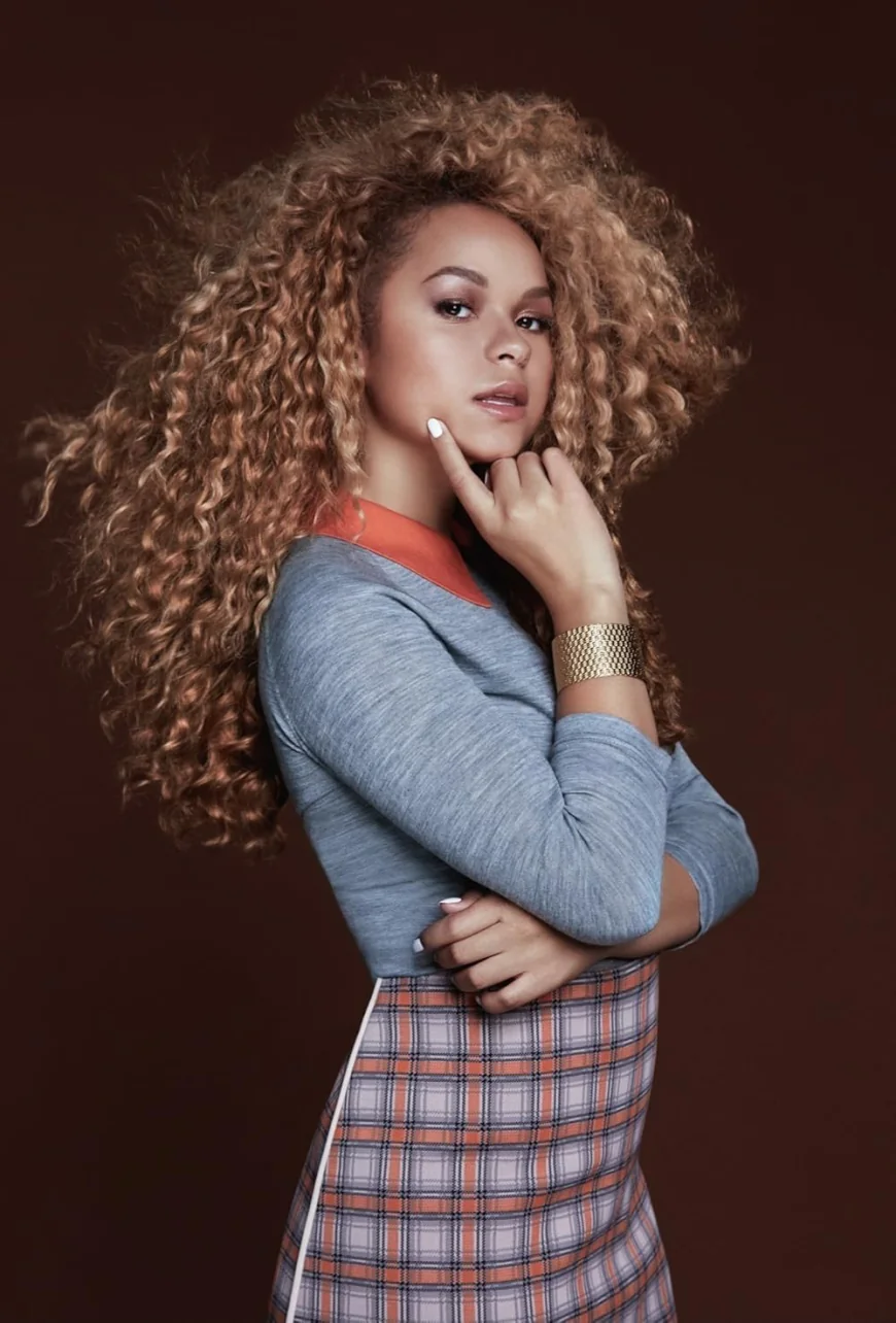 Rachel Crow Net Worth, Relationships, Age/Birthdate & Birthday Facts