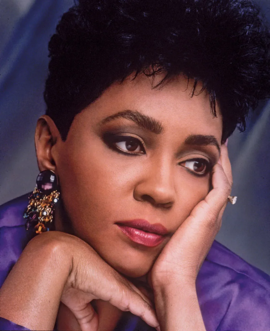 Anita Baker Net Worth, Relationships, Age/Birthdate & Birthday Facts