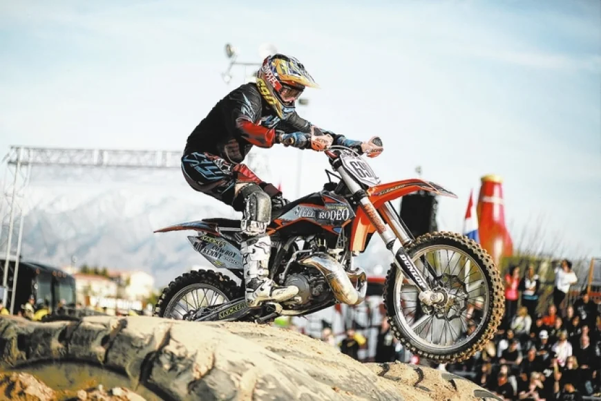 Kenny Bartram Net Worth, Relationships, Age/Birthdate & Birthday Facts