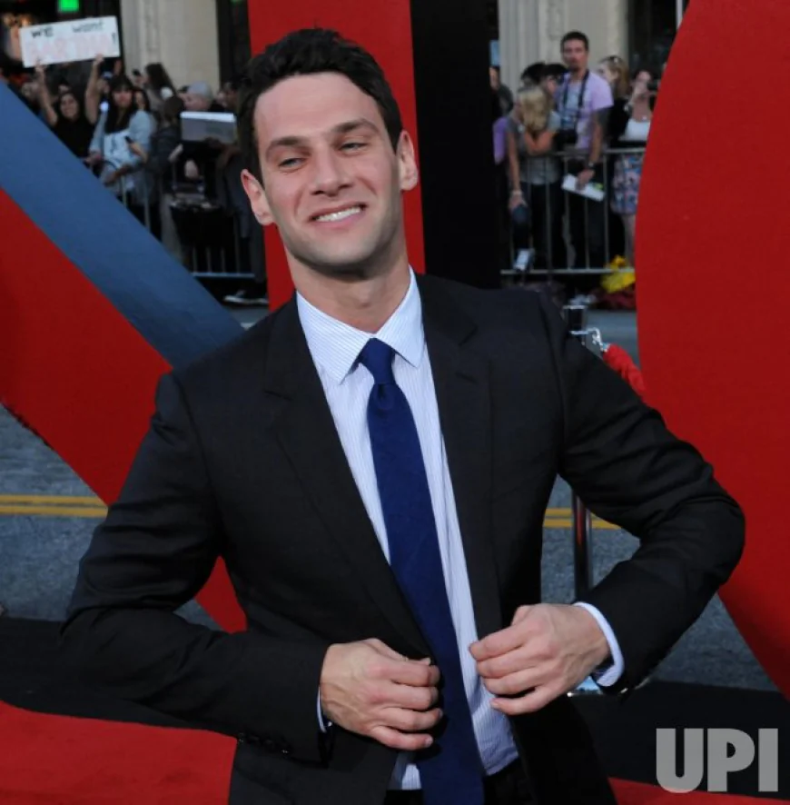 Justin Bartha Net Worth, Relationships, Age/Birthdate & Birthday Facts