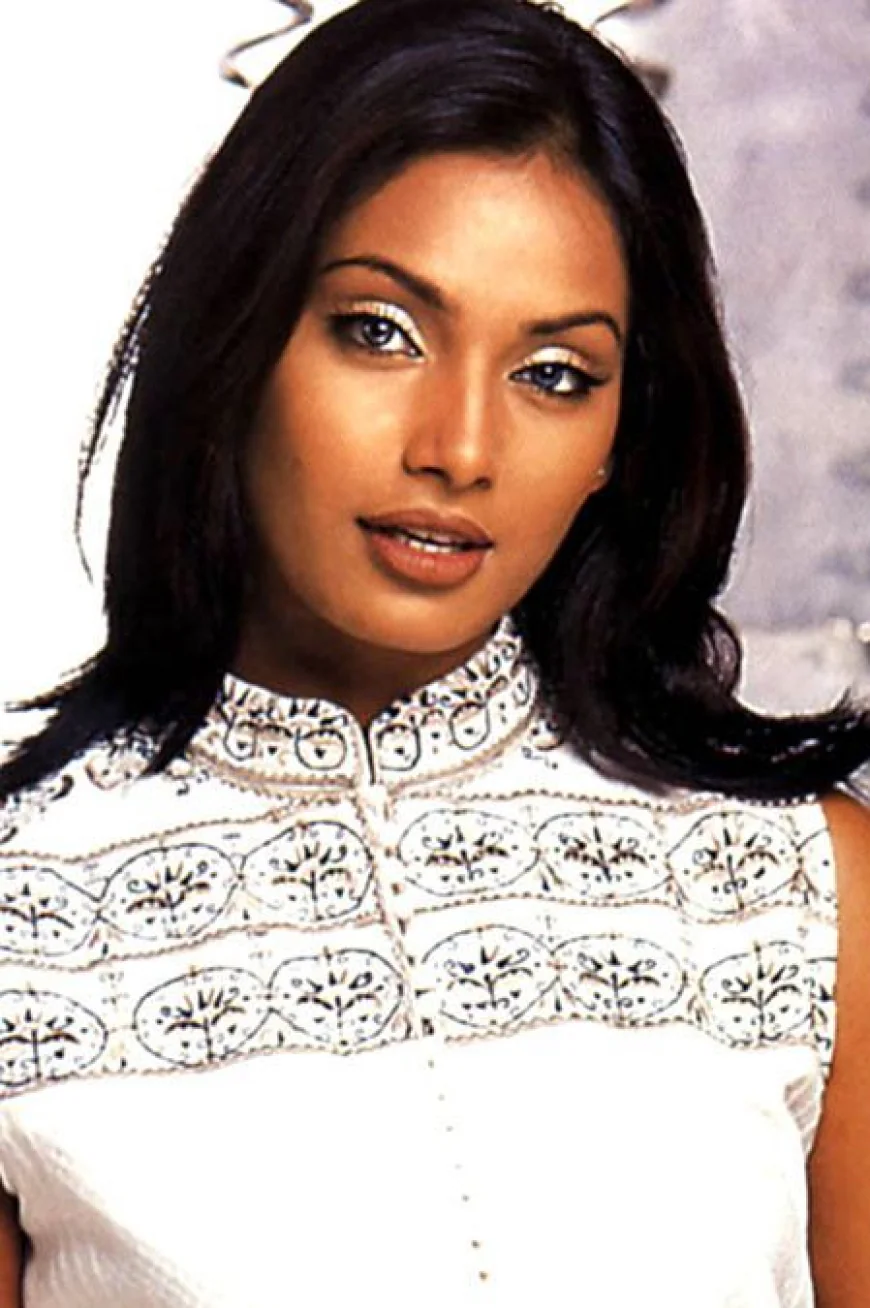 Bipasha Basu Net Worth, Relationships, Age/Birthdate & Birthday Facts
