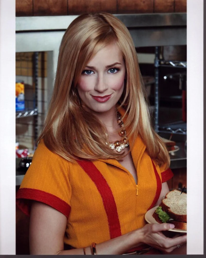 Beth Behrs Net Worth, Relationships, Age/Birthdate & Birthday Facts