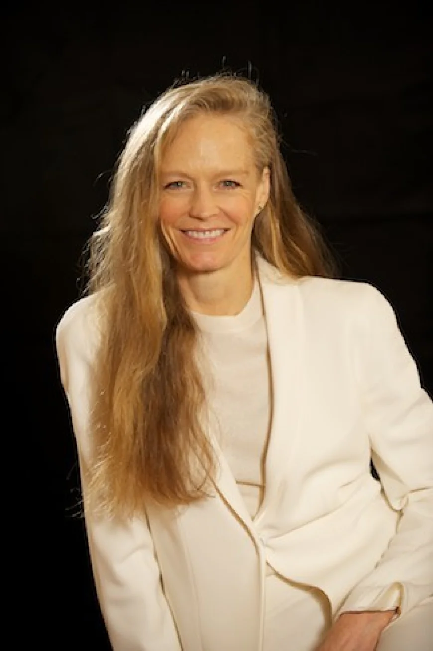 Suzy Amis Net Worth, Relationships, Age/Birthdate & Birthday Facts