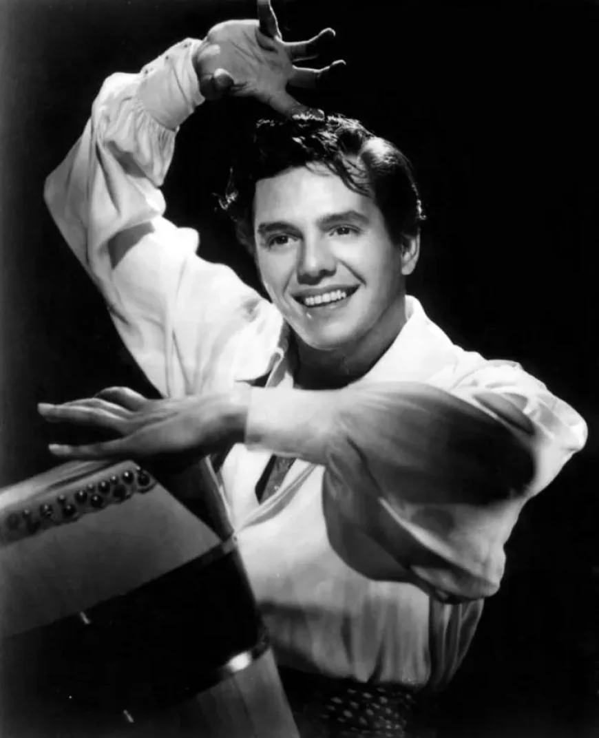Desi Arnaz Net Worth, Relationships, Age/Birthdate & Birthday Facts