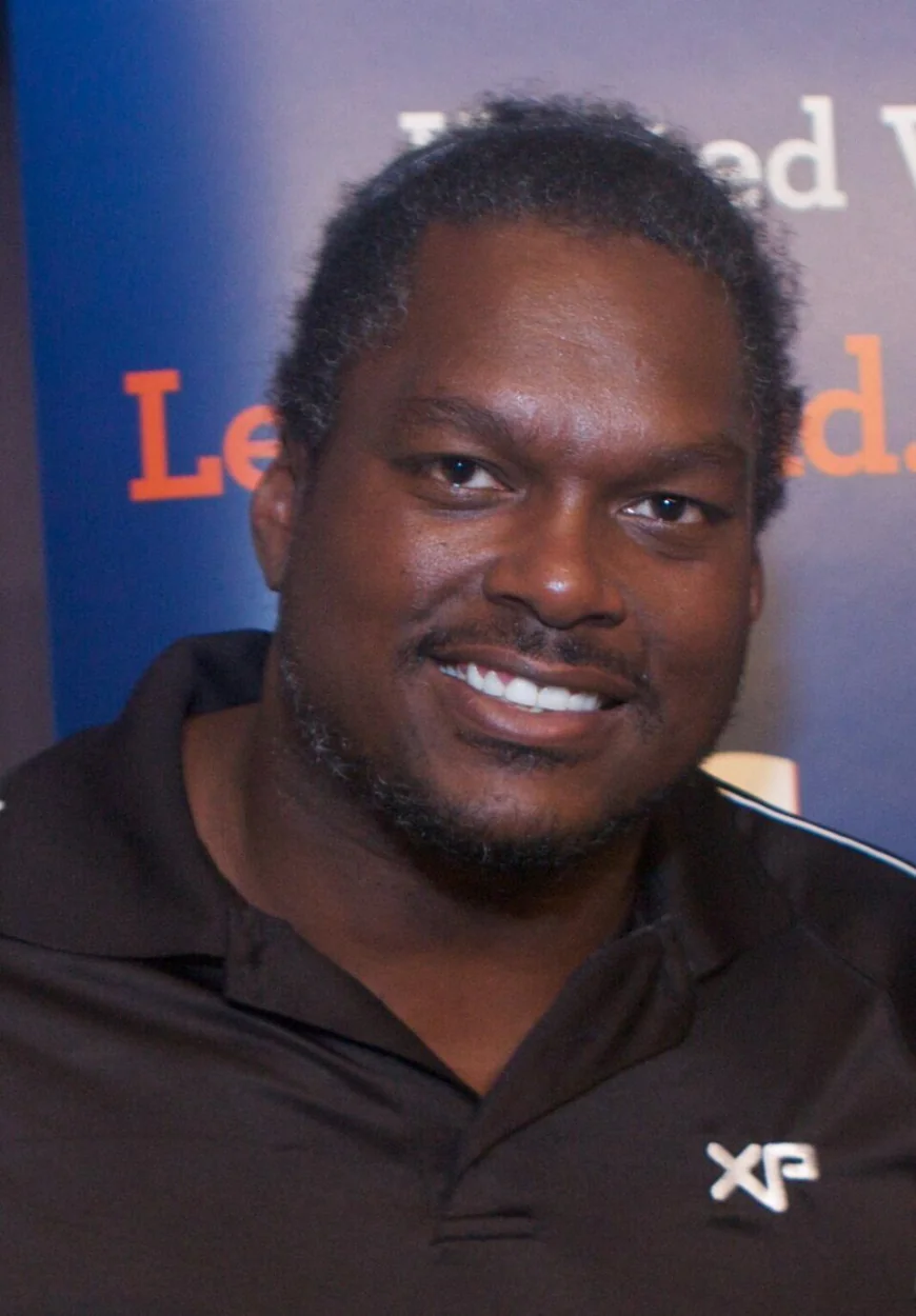 LaVar Arrington Net Worth, Relationships, Age/Birthdate & Birthday Facts