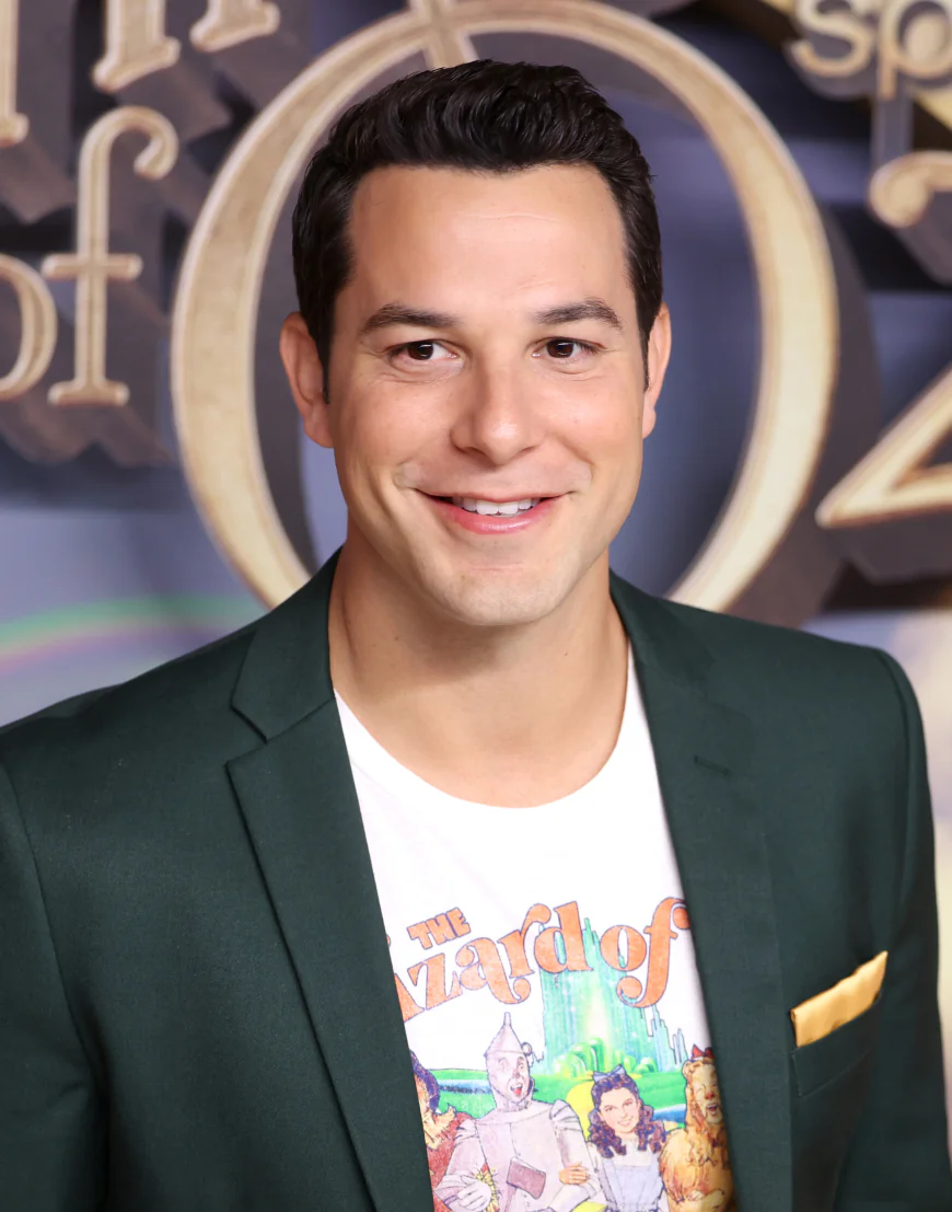 Skylar Astin Net Worth, Relationships, Age/Birthdate & Birthday Facts