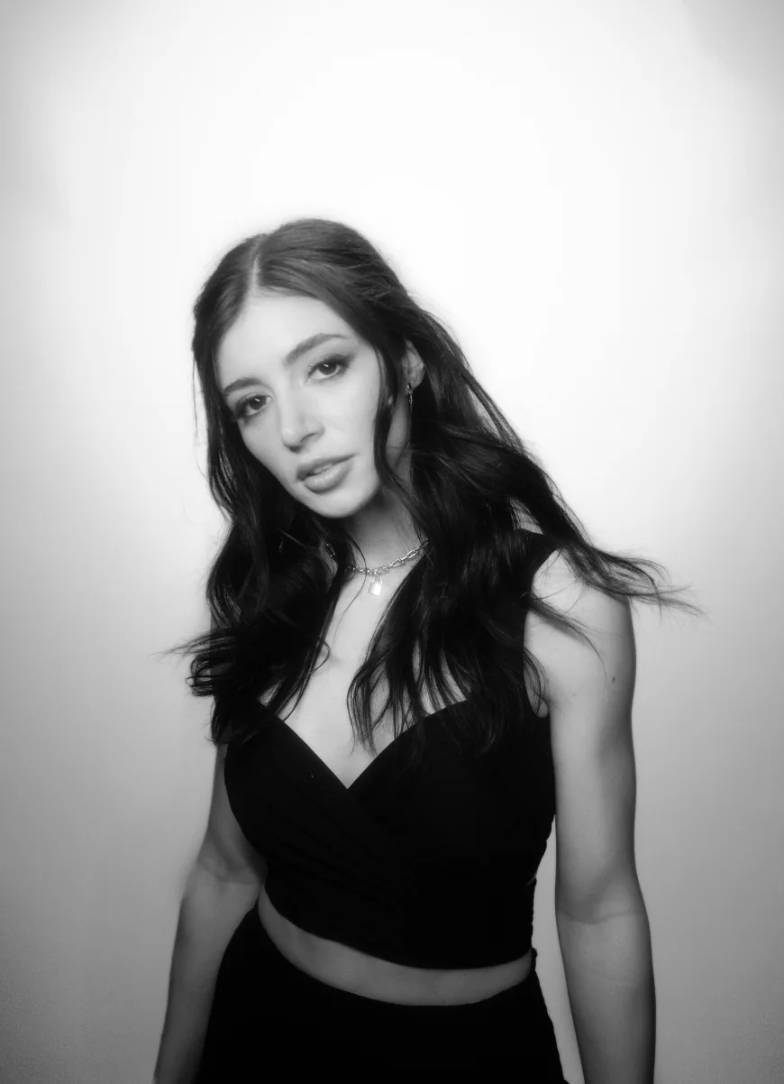 Chrissy Costanza Net Worth, Relationships, Age/Birthdate & Birthday