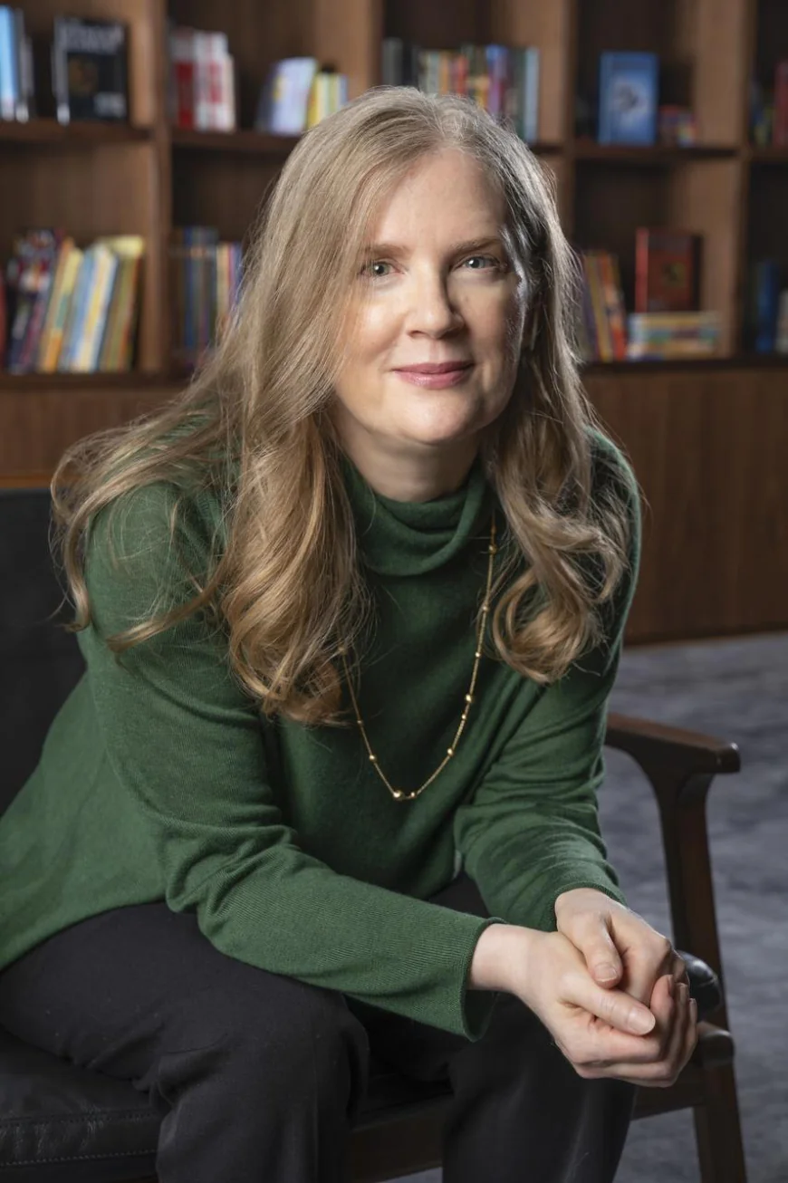 Suzanne Collins Net Worth, Relationships, Age/Birthdate & Birthday