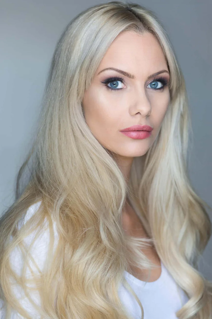 Jessica Jane Clement Net Worth, Relationships, Age/Birthdate & Birthday